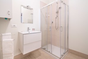 Deluxe Apartment, 2 Bedrooms, Canal View (2 - Check-in online) | Bathroom | Shower, free toiletries, hair dryer, bidet