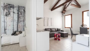 Appartement Deluxe, 2 chambres, vue canal (2 - Check-in online) | Coin séjour