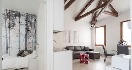 Apartments in San Marco with Canal View