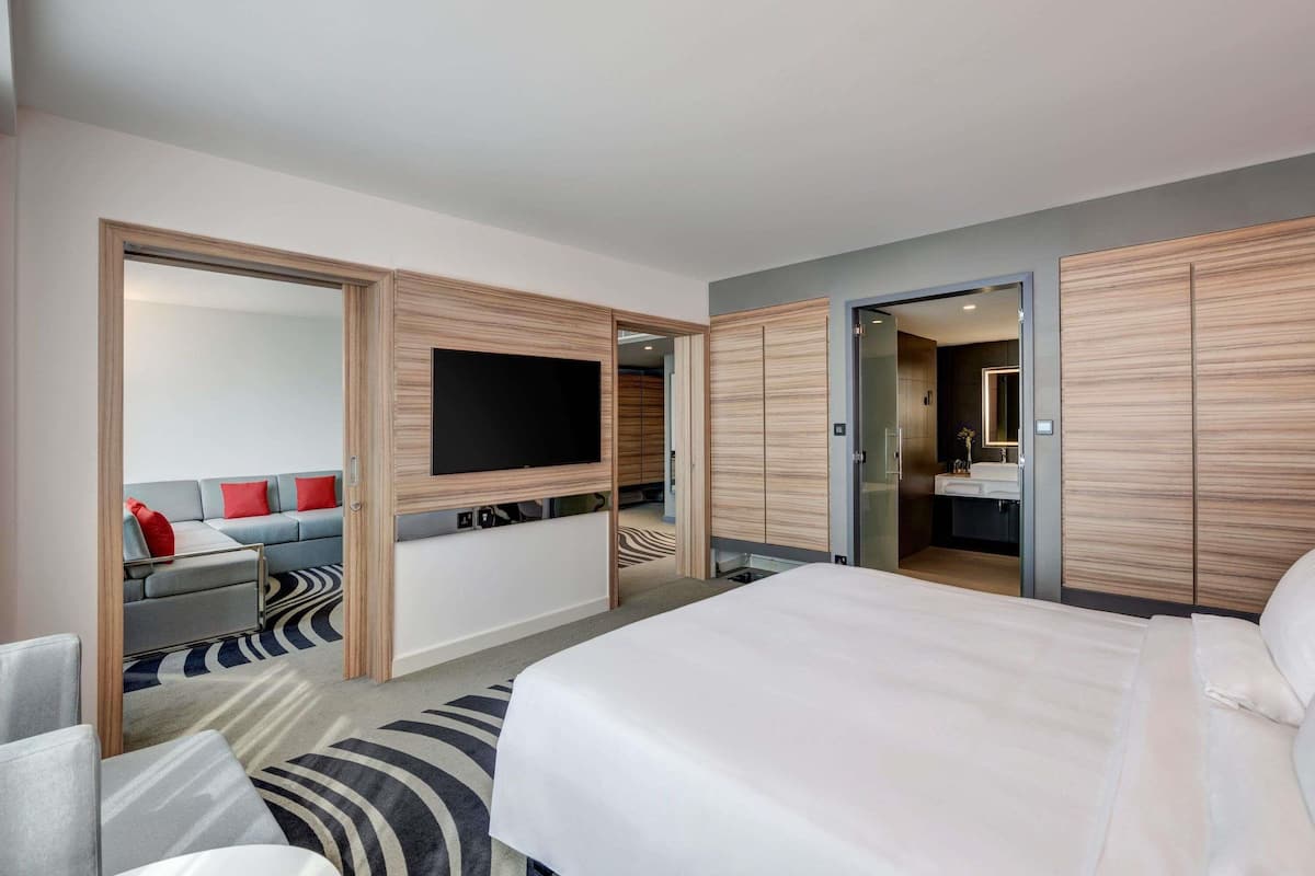 Executive Suite, 1 Double Bed with Sofa bed, Lagoon View