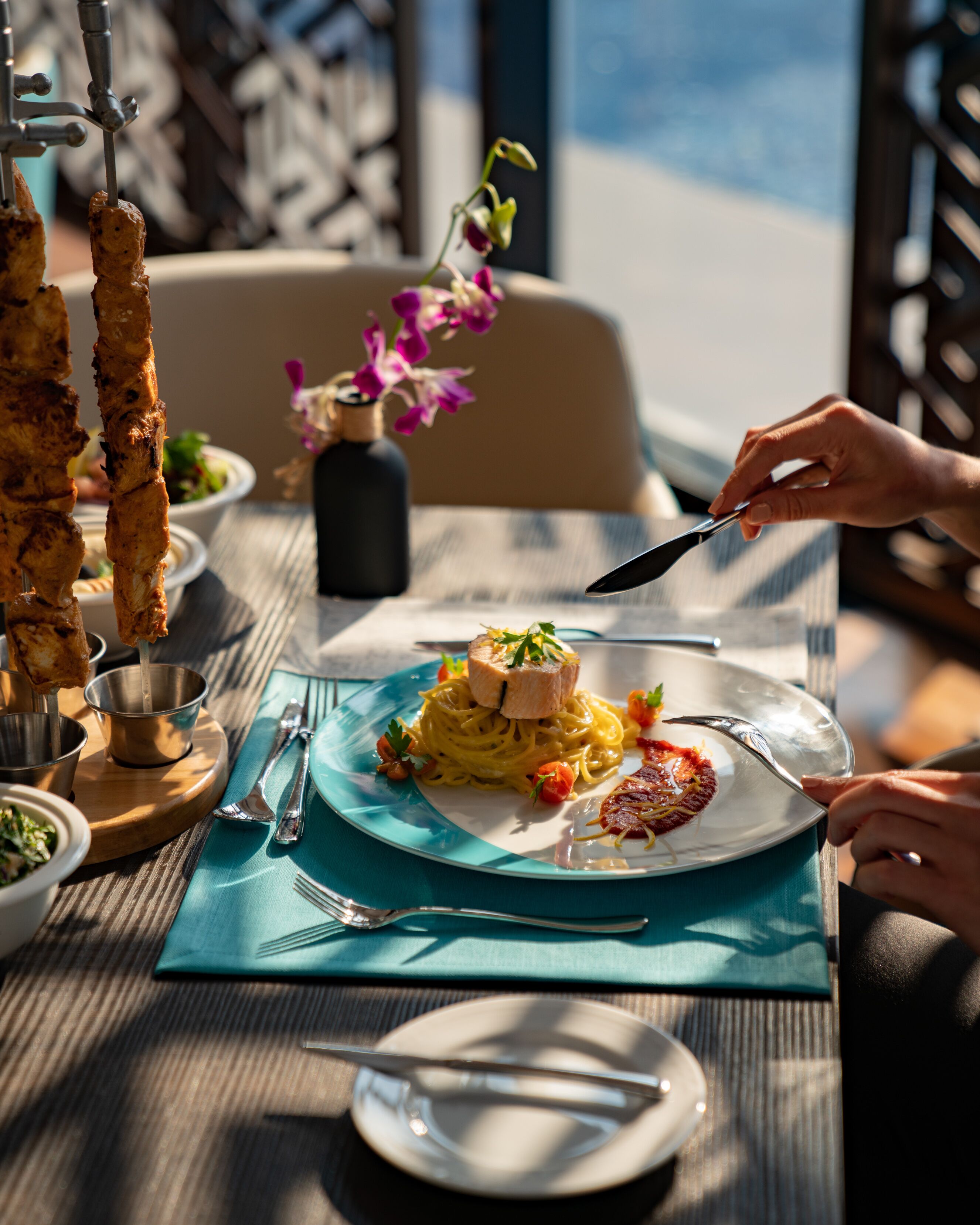 2 restaurants; breakfast, lunch, and dinner served