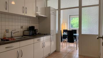 Apartment, 2 Bedrooms | Private kitchen