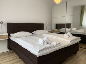 Family Apartment, 3 Bedrooms, Non Smoking, Balcony | Individually decorated, individually furnished, iron/ironing board - Airport Apartment Köln/Bonn (Troisdorf)