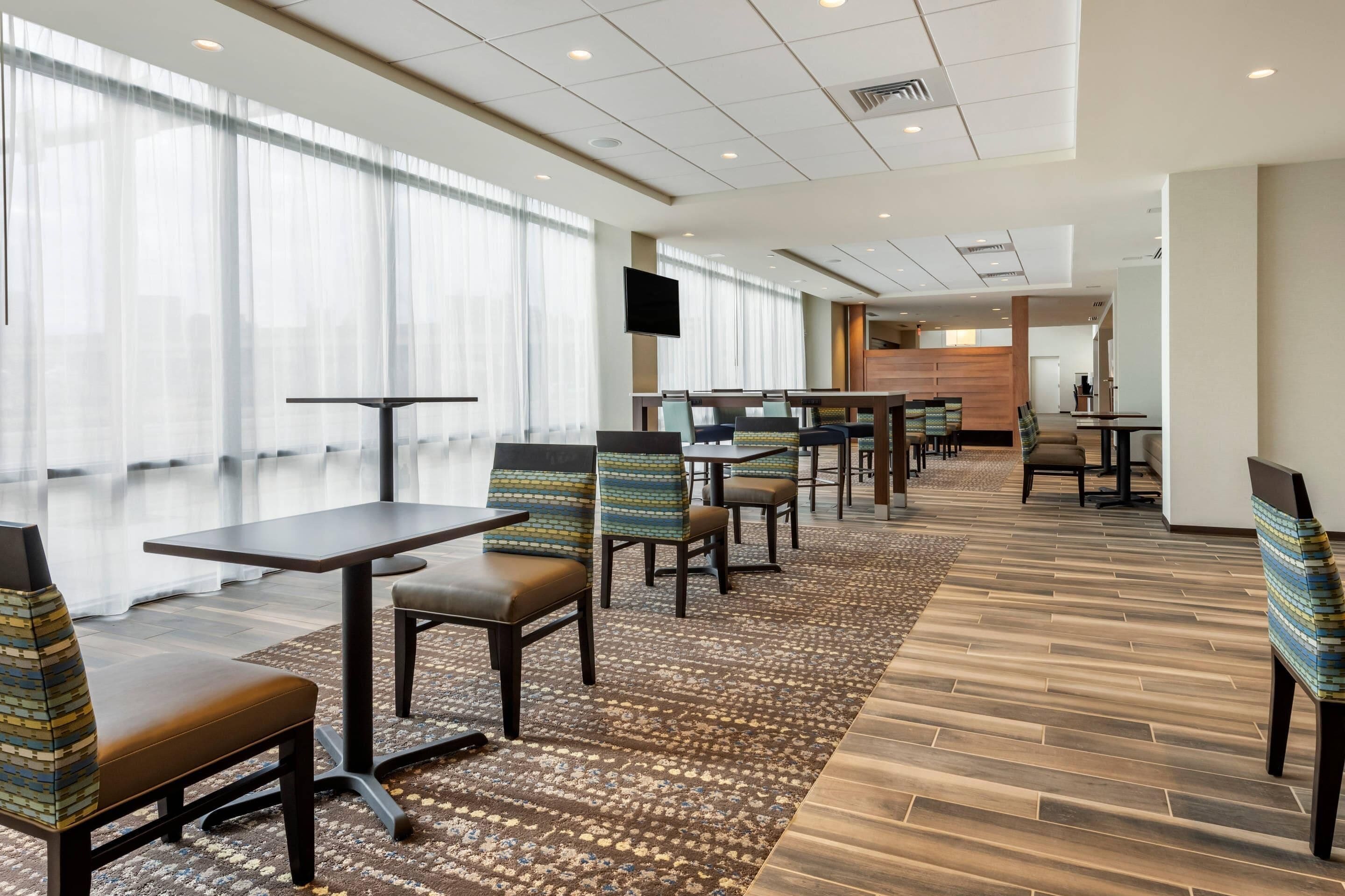 Photo - Comfort Inn & Suites Pittsburgh-Northshore