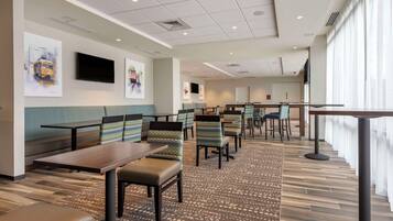 Sudah termasuk sarapan dibawa pulang setiap hari