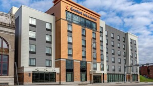 A modern hotel with a sign reading 'Comfort Inn & Suites,' featuring a brick facade, large windows, and a flat roof. - Comfort Inn & Suites Pittsburgh-Northshore (Pittsburgh)