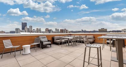 Comfort Inn & Suites Pittsburgh-Northshore