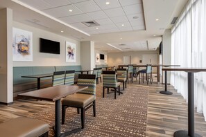 Free daily on-the-go breakfast  - Comfort Inn & Suites Pittsburgh-Northshore (Pittsburgh)