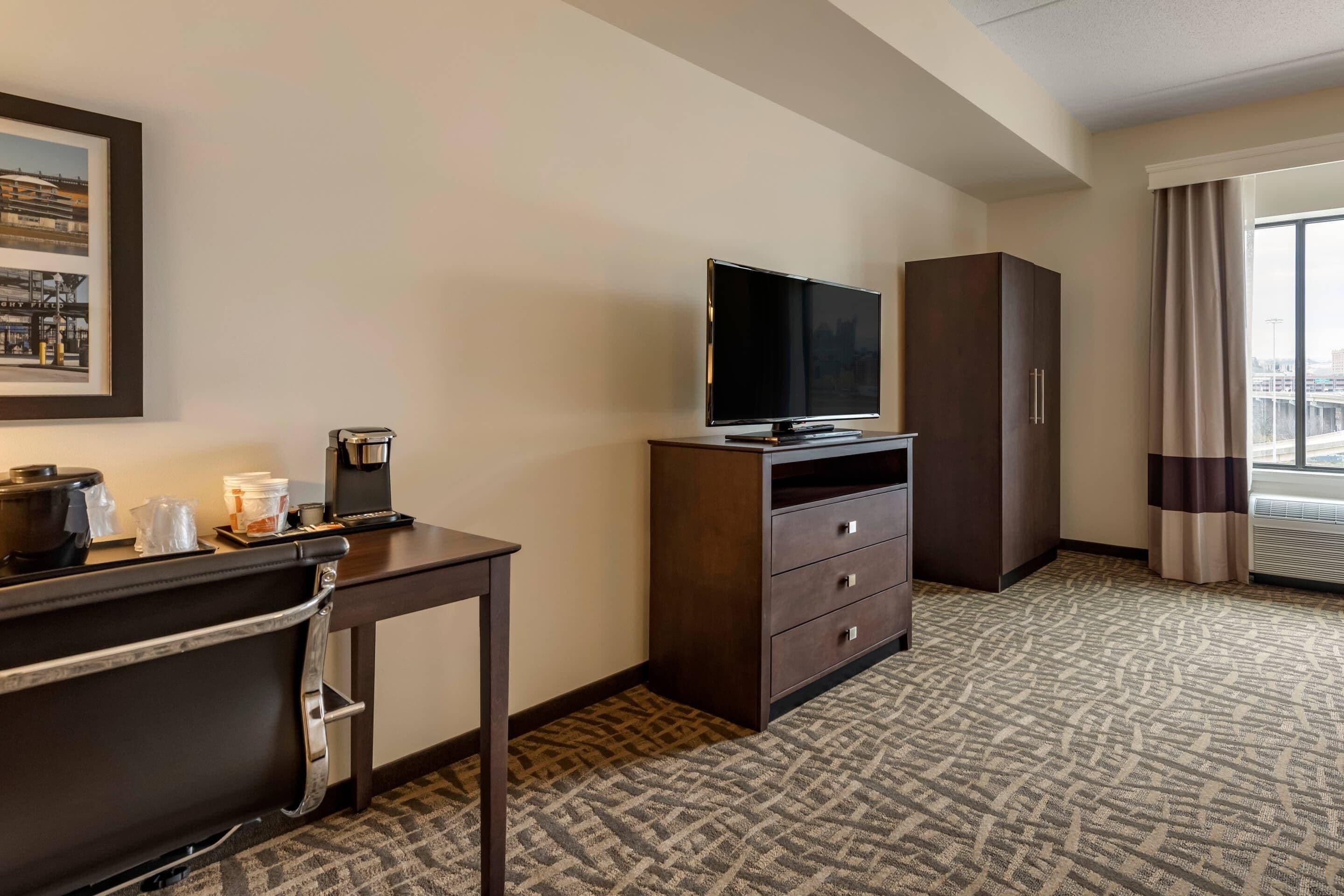 Photo - Comfort Inn & Suites Pittsburgh-Northshore