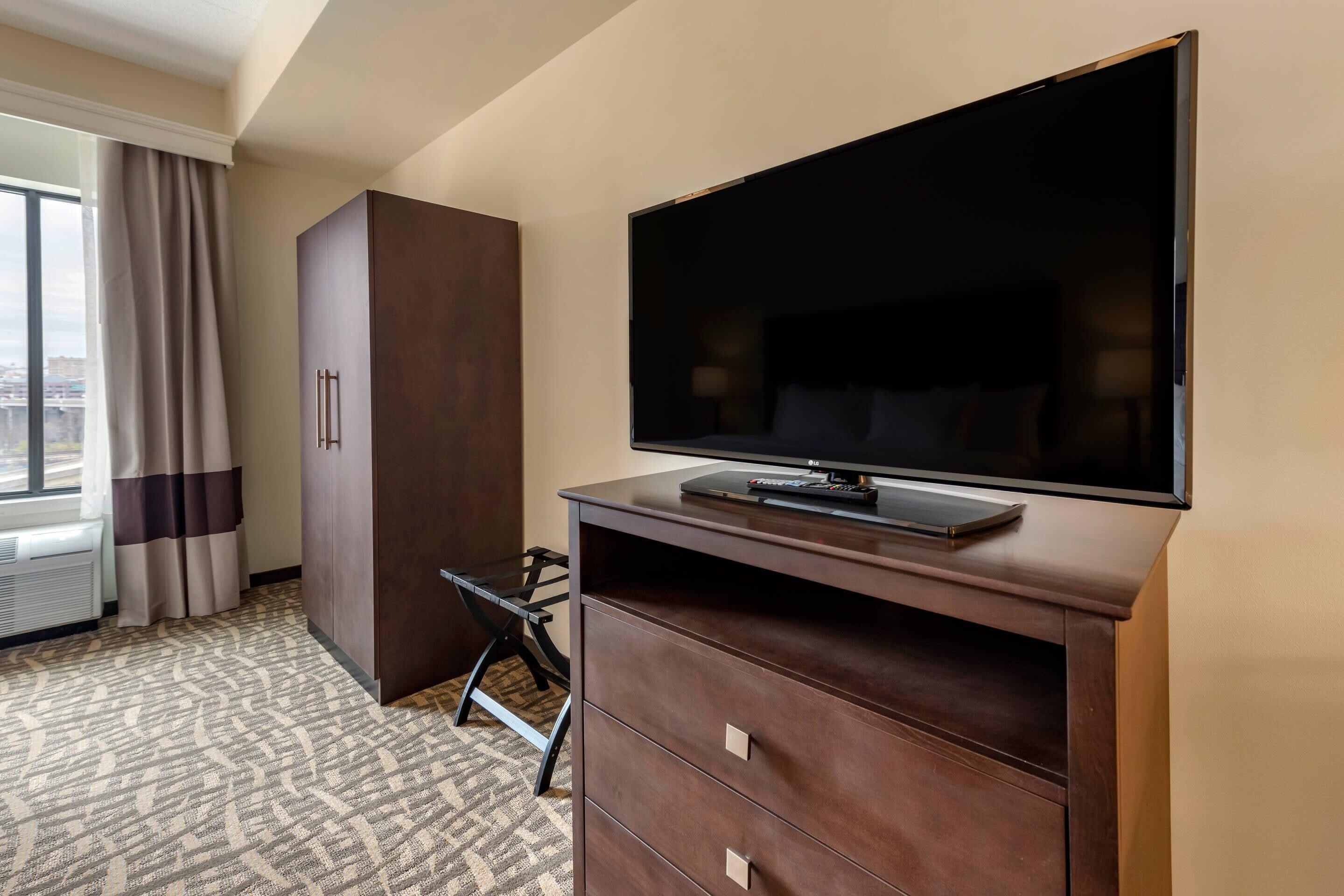 Photo - Comfort Inn & Suites Pittsburgh-Northshore