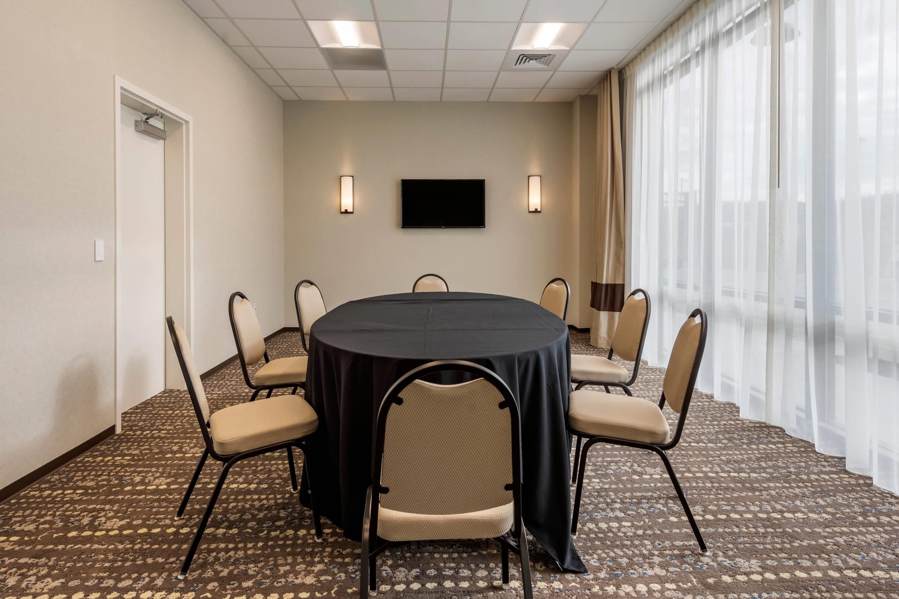 Photo - Comfort Inn & Suites Pittsburgh-Northshore