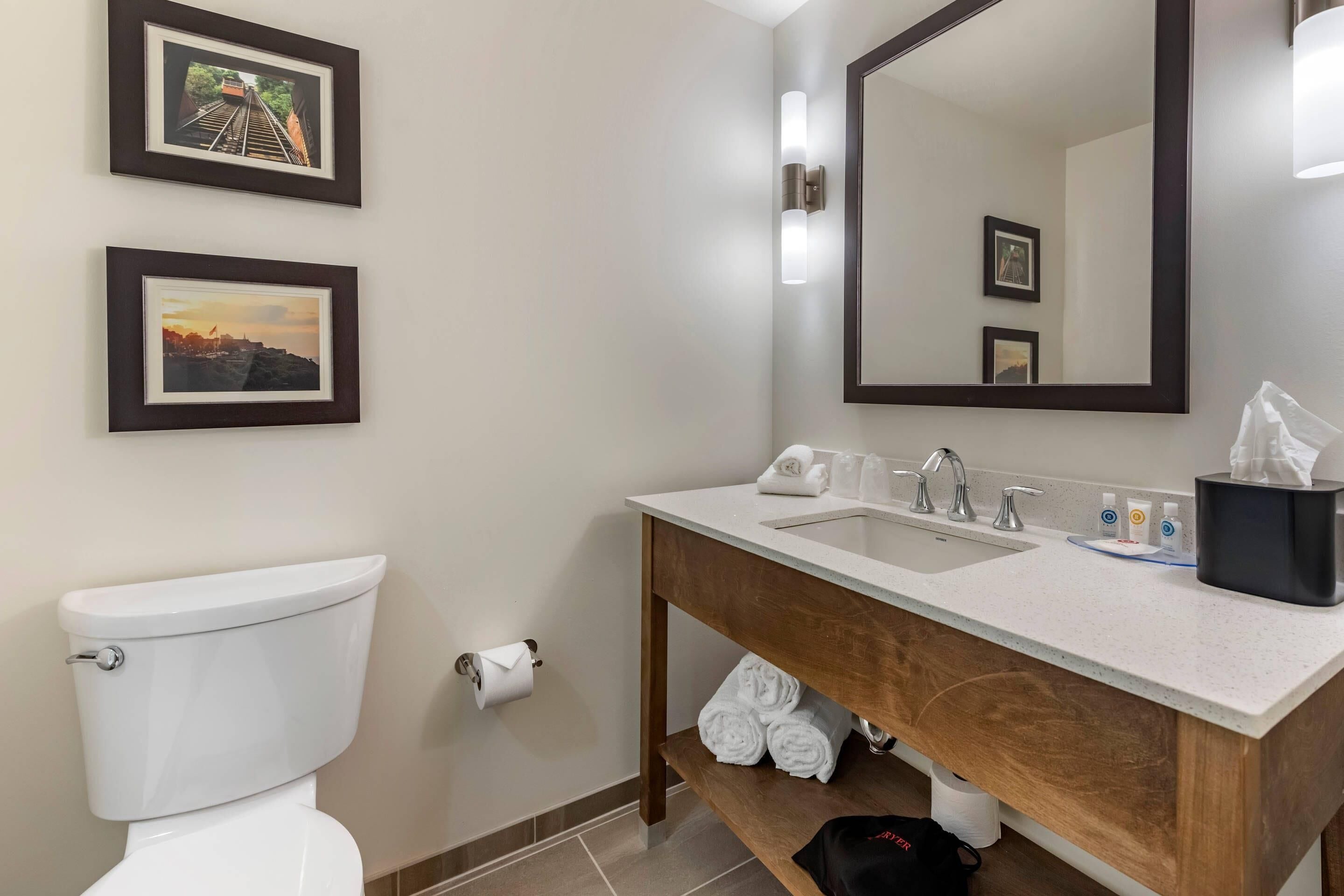 Photo - Comfort Inn & Suites Pittsburgh-Northshore
