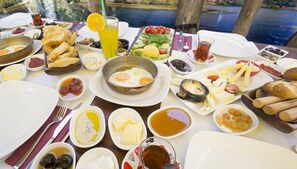 Desayuno para llevar gratuito y diario