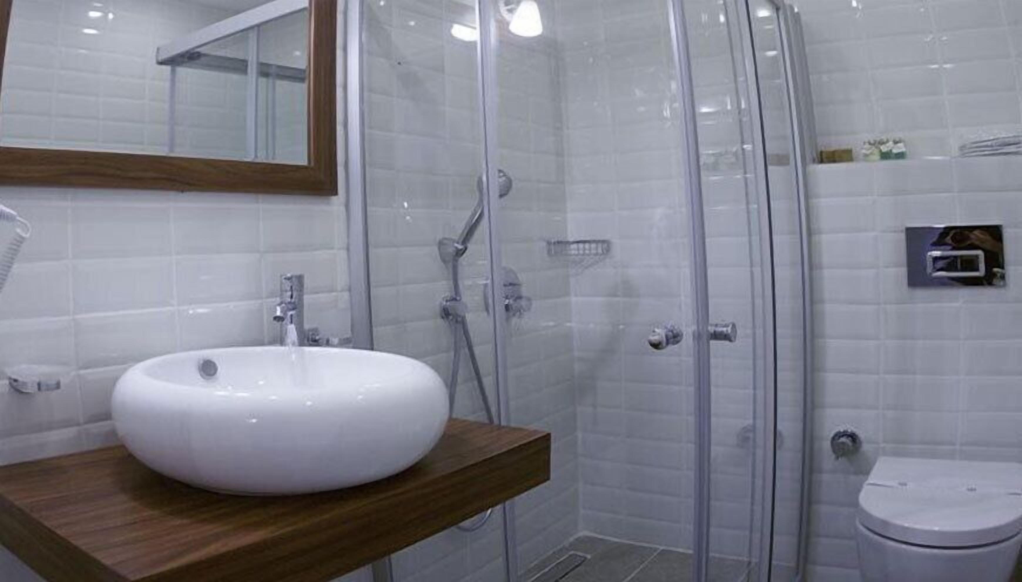 Shower, free toiletries, hair dryer, slippers