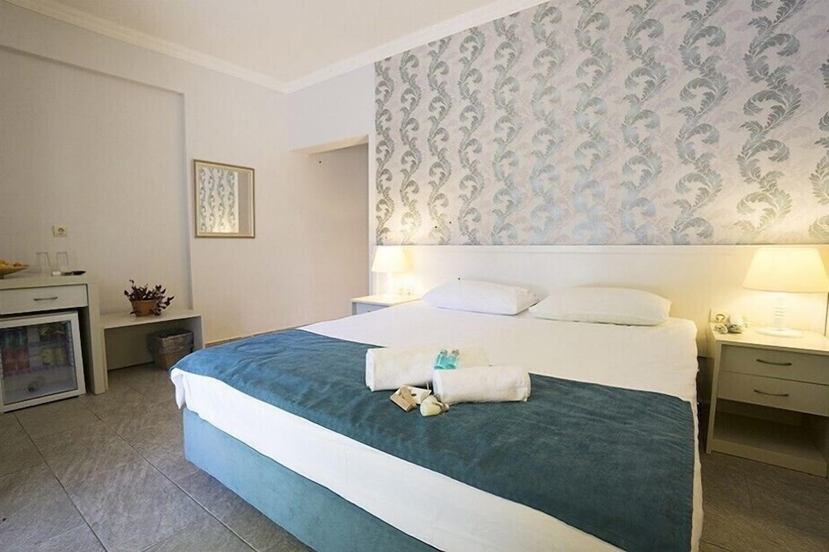Grand Suite | In-room safe, WiFi (free), bed sheets