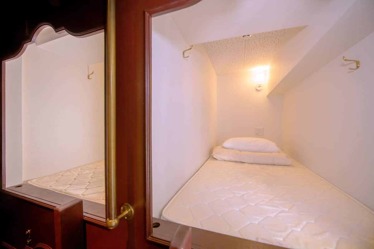 Shared Dormitory, Mixed Dorm | Free WiFi, bed sheets