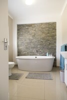 Family Cottage (Lemon Tree) | Bathroom | Separate tub and shower, deep soaking tub, rainfall showerhead