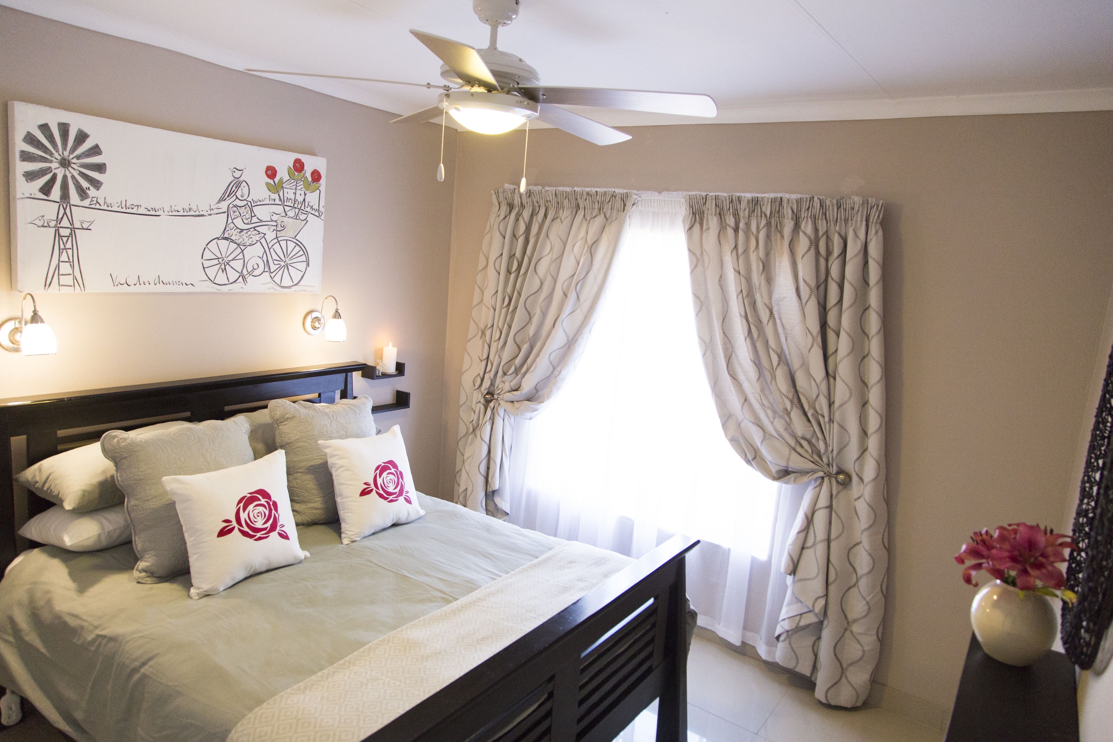 Casa de campo (Rose) | Cofres nos quartos, escrivaninha, cortinas blackout