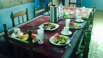 Nhà, 4 phòng ngủ | Khu vực ăn uống tại phòng