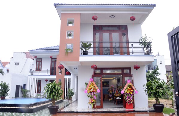 Front of property - Phu Hung Thinh Villa (Da Nang)