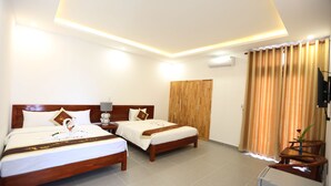 Superior Double Room | Desk, rollaway beds (surcharge), WiFi (free), bed sheets - Phu Hung Thinh Villa (Da Nang)