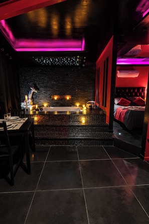 Suite de lujo, para no fumadores (Pomme d'Amour) | Tina de hidromasaje privada