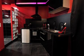 Suite de lujo, para no fumadores (Pomme d'Amour) | Cocineta privada | Refrigerador, microondas, horno y parrilla de estufa