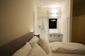 Luxury Apartment, 3 Bedrooms | 3 bedrooms, desk, iron/ironing board, rollaway beds - Luxury Residence near Parliament (Vienna)