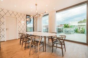 Panoramic Apartment | In-room dining - Luxury Residence near Parliament (Vienna)