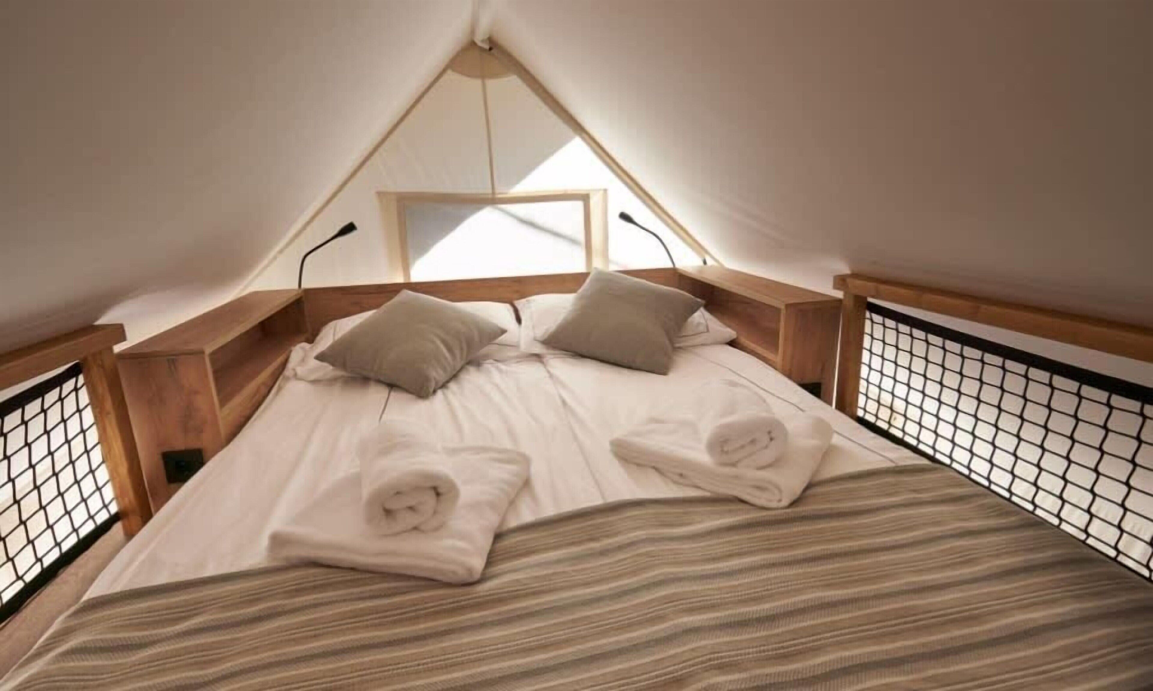 2 bedrooms, individually decorated, individually furnished, free WiFi