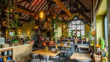 Breakfast, lunch and dinner served