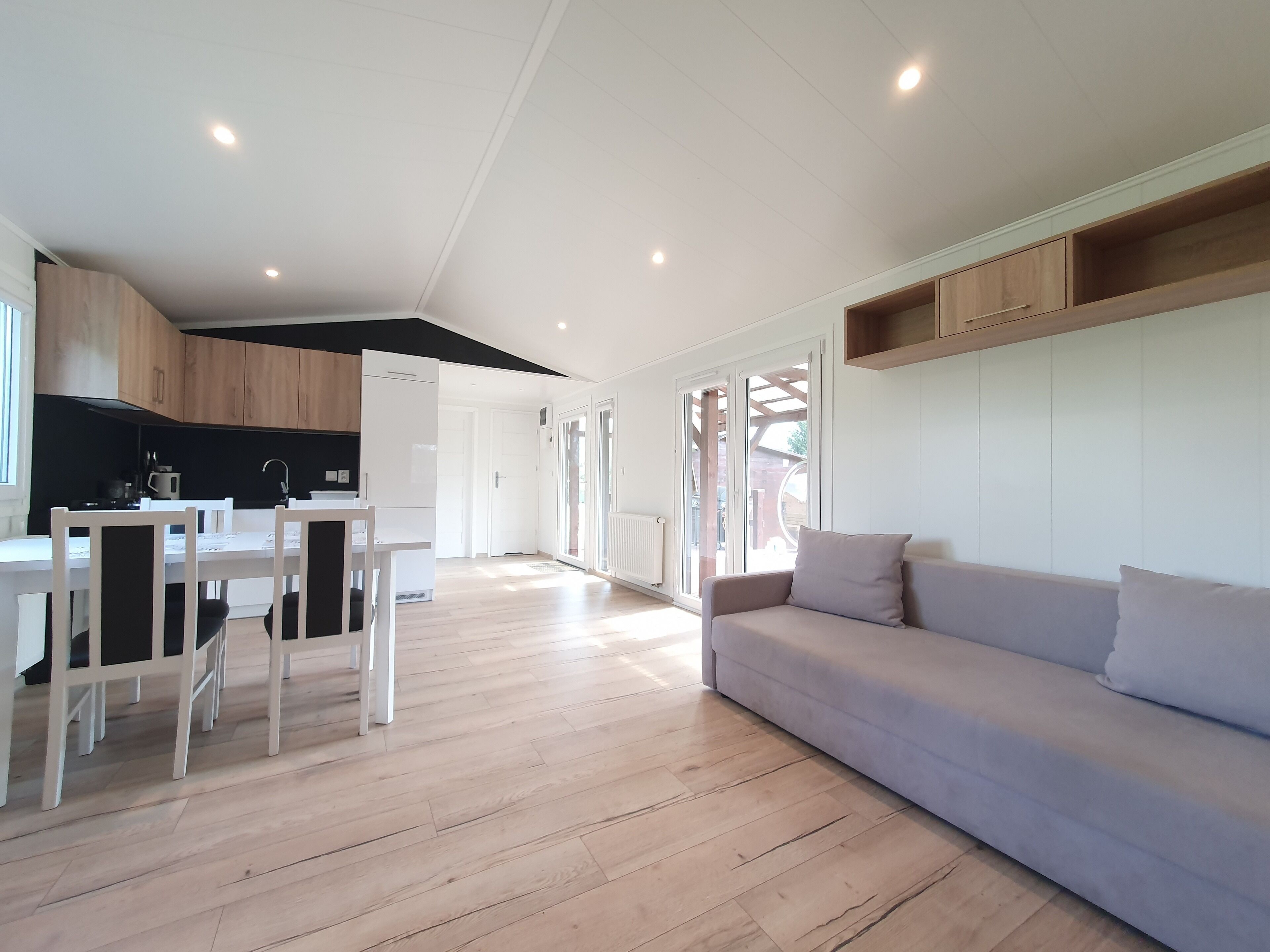 コテージ | リビングルーム | 32 インチの薄型テレビ (ケーブル放送視聴可)、テレビ、テレビゲーム機