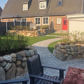 Design Apartment, 2 Bedrooms (Rote Türe) | Terrace/patio - Haus Noge (Sylt)