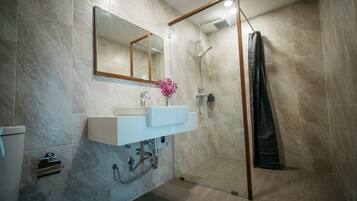 Suite | Bathroom