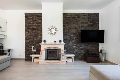 Sesimbra Stylish Villa by Homing