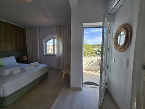 3 bedrooms, iron/ironing board, free WiFi, bed sheets - Sesimbra Stylish Villa by Homing (Sesimbra)