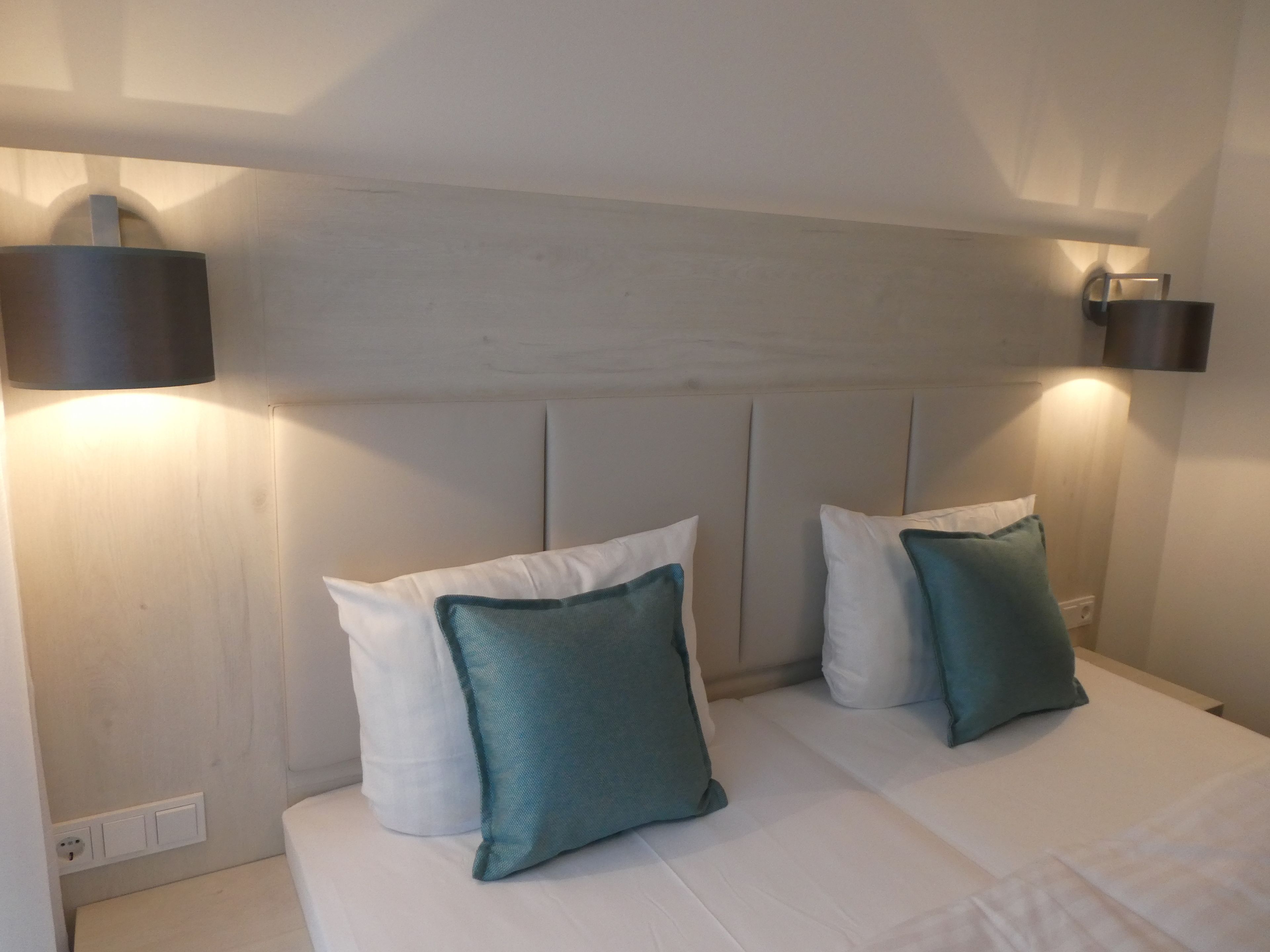 double room | hypo-allergenic bedding, minibar, desk, laptop workspace