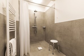 ห้องซิงเกิล | ห้องน้ำ | ฝักบัว, ไดร์เป่าผม, ผ้าเช็ดตัว, สบู่