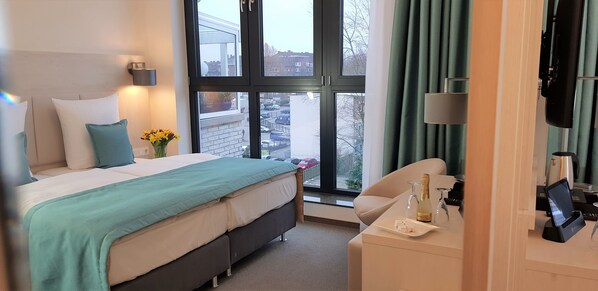 Double Room | Hypo-allergenic bedding, minibar, desk, laptop workspace - Apricot Hotel (Hamburg)