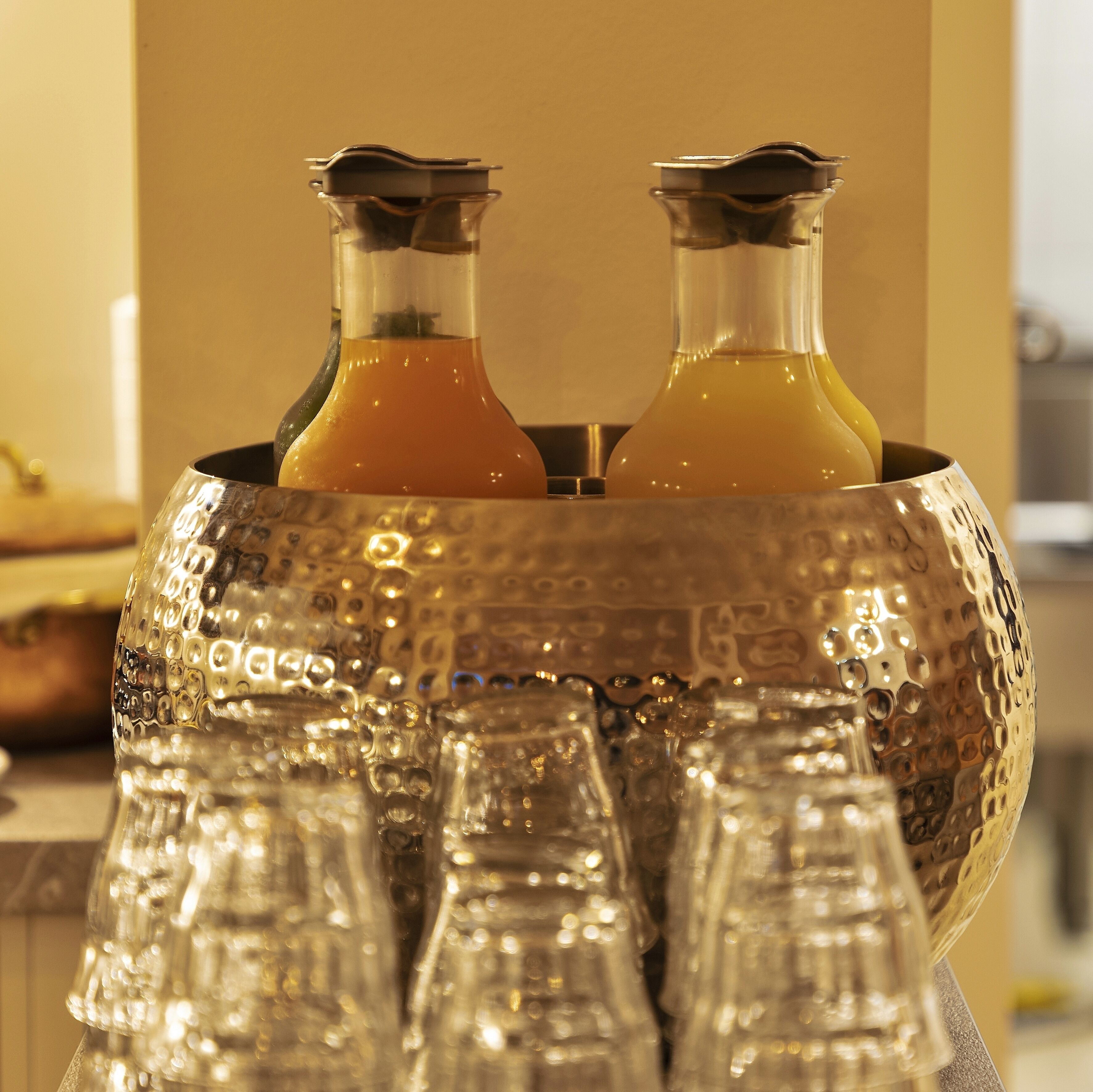 daily cooked-to-order breakfast (eur 13 per person)