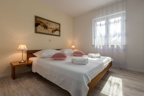 4 bedrooms, iron/ironing board, travel cot, WiFi
