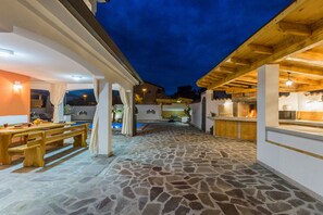 Outdoor dining - Villa Deni with pool in Istria with 4 bedrooms  (Buje)