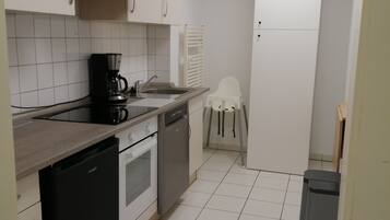Kühlschrank, Ofen, Herdplatte, Geschirrspüler
