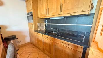 Réfrigérateur, micro-ondes, four, lave-vaisselle