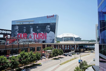 Live by Loews, Arlington, TX