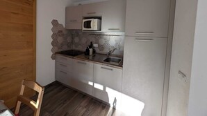 茶具/咖啡用具、冰箱、微波炉、洗碗机