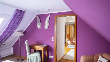 Habitación, vistas a la colina | Ropa de cama de alta calidad, cortinas opacas, sistema de insonorización