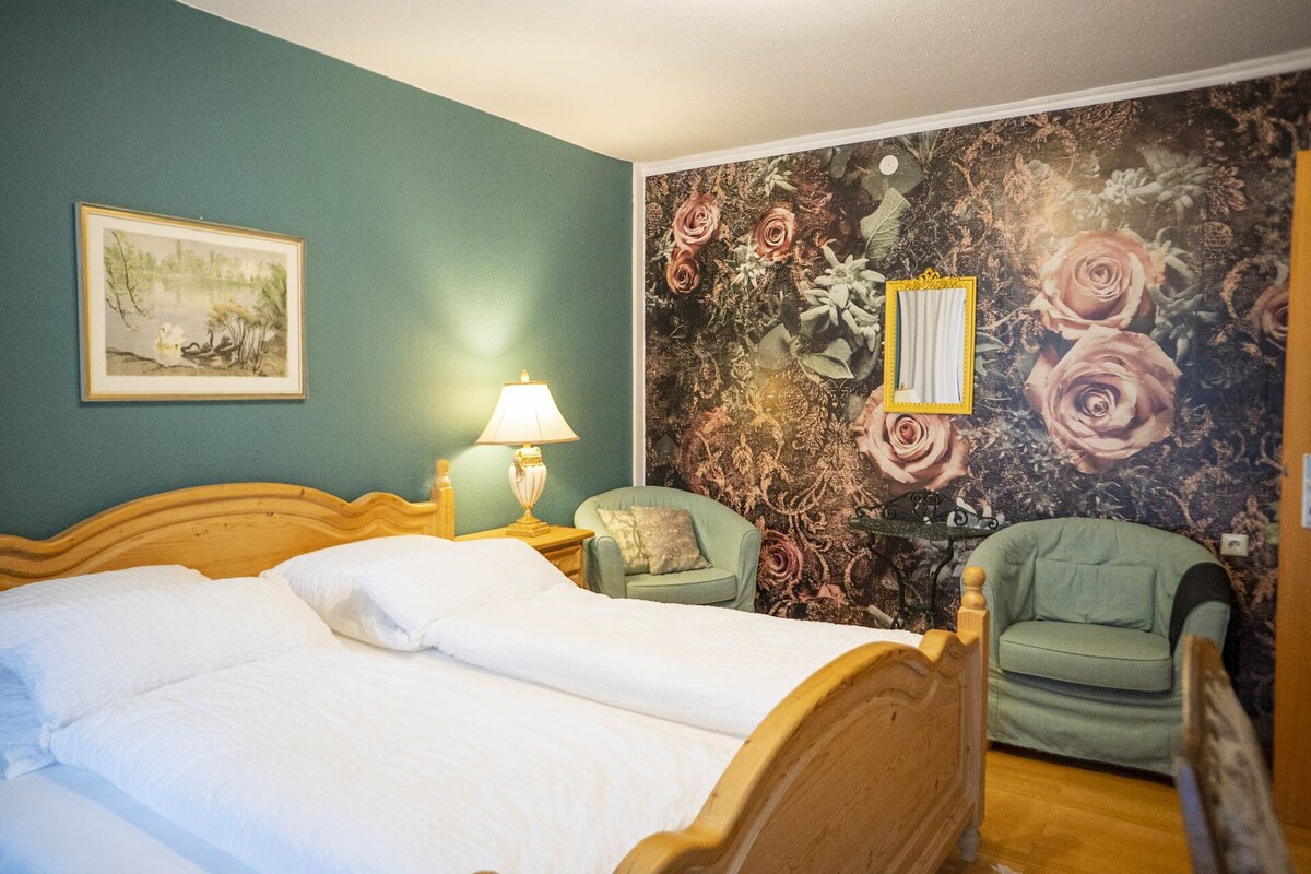 Hochwertige Bettwaren, Verdunkelungsvorhänge, schallisolierte Zimmer