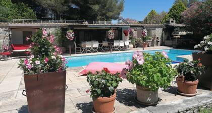 CHALET AU COEUR DES ALPILLES