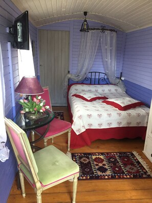 1 chambre, fer et planche à repasser, lit parapluie, Wi-Fi gratuit